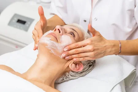 beautiful-senior-woman-getting-spa-massage-treatment-beauty-spa-salon-facial-beauty-treatment