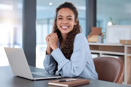i-love-what-i-cropped-portrait-attractive-young-businesswoman-working-her-laptop-while-sitting-office